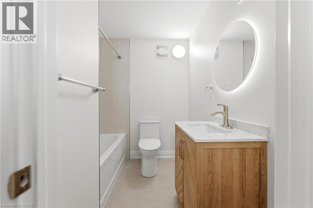 Bathroom with vanity and shower combination - 187 Oak Avenue Unit# Lower, Hamilton, ON - Indoor Photo Showing Bathroom