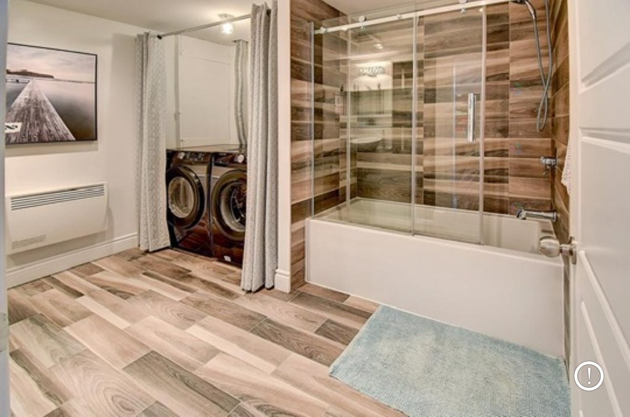 Bathroom - 140 Av. De La Mennais, La Prairie, QC - Indoor Photo Showing Laundry Room