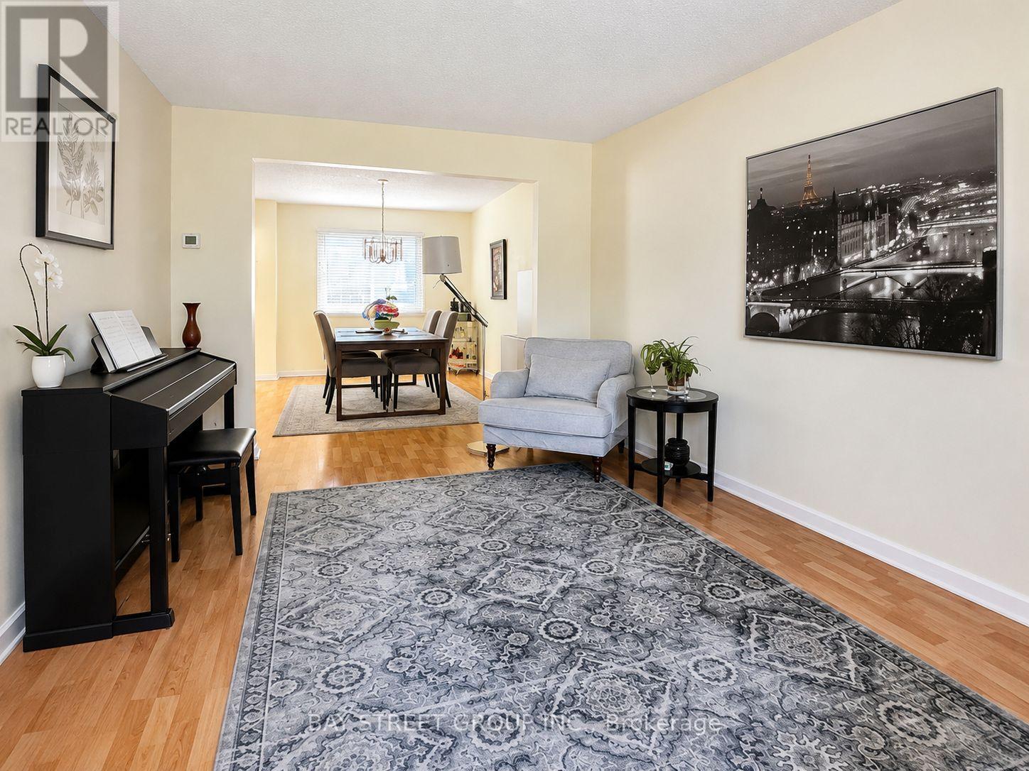 2554 Valencia Road, Mississauga, ON - Indoor Photo Showing Living Room