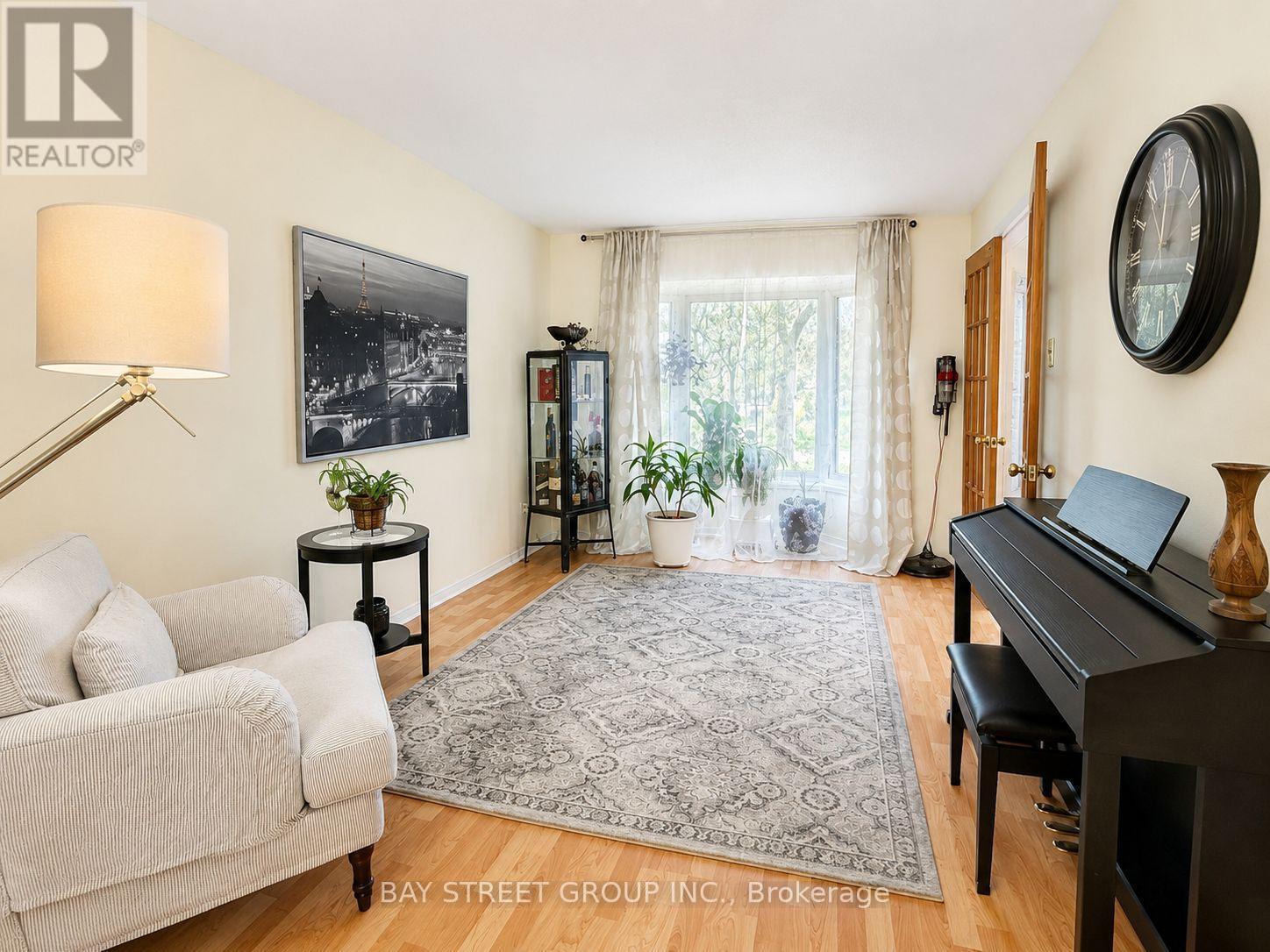 2554 Valencia Road, Mississauga, ON - Indoor Photo Showing Living Room