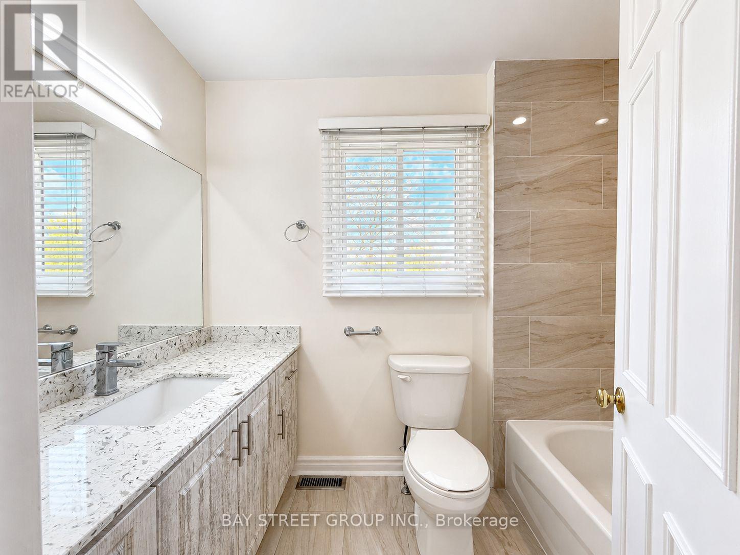 2554 Valencia Road, Mississauga, ON - Indoor Photo Showing Bathroom