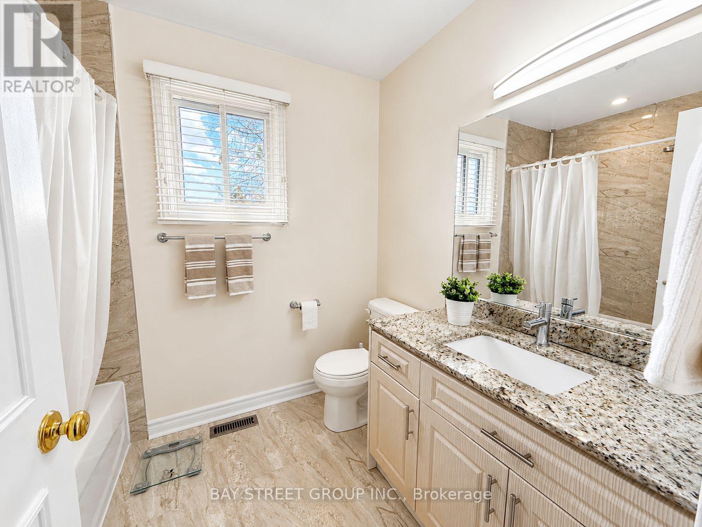 2554 Valencia Road, Mississauga, ON - Indoor Photo Showing Bathroom