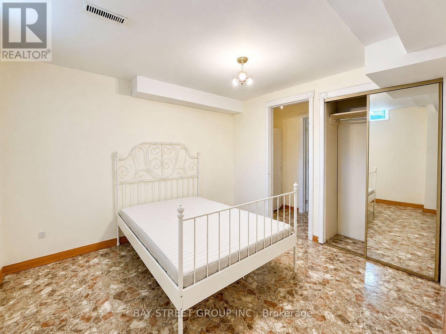 2554 Valencia Road, Mississauga, ON - Indoor Photo Showing Bedroom