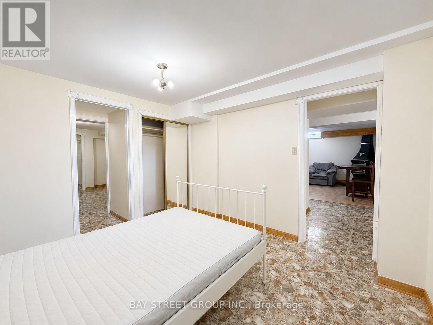 2554 Valencia Road, Mississauga, ON - Indoor Photo Showing Bedroom