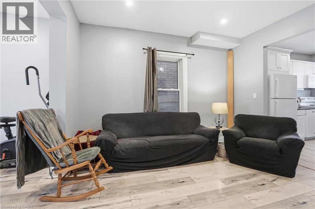 75 Niagara Street, Hamilton, ON - Indoor Photo Showing Living Room