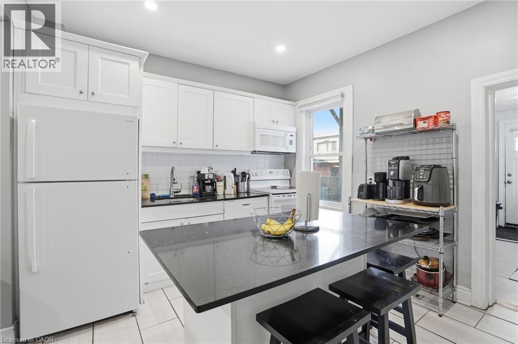 75 Niagara Street, Hamilton, ON - Indoor Photo Showing Kitchen