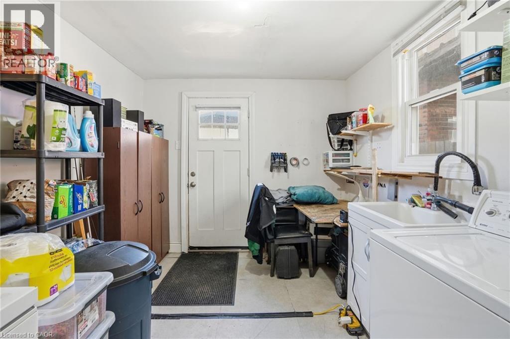 75 Niagara Street, Hamilton, ON - Indoor Photo Showing Laundry Room