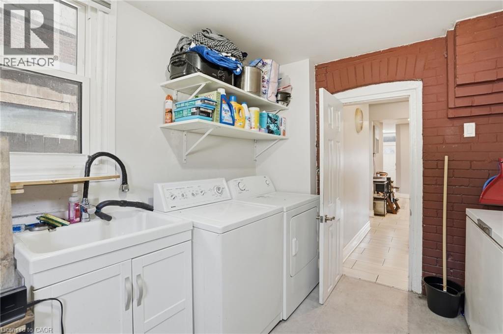 75 Niagara Street, Hamilton, ON - Indoor Photo Showing Laundry Room