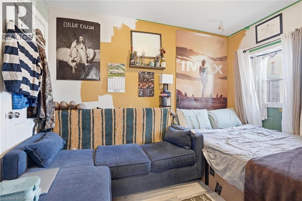 75 Niagara Street, Hamilton, ON - Indoor Photo Showing Bedroom
