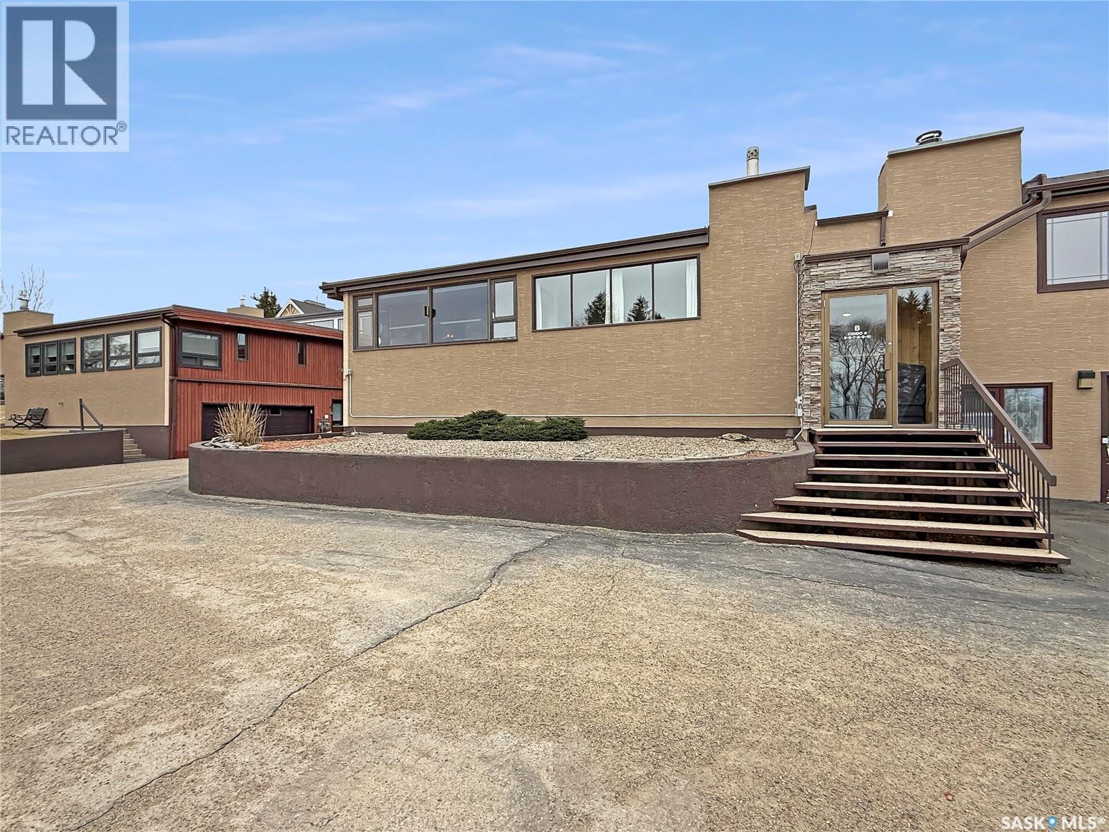 8 275 Alpine Crescent, Swift Current, SK - Outdoor