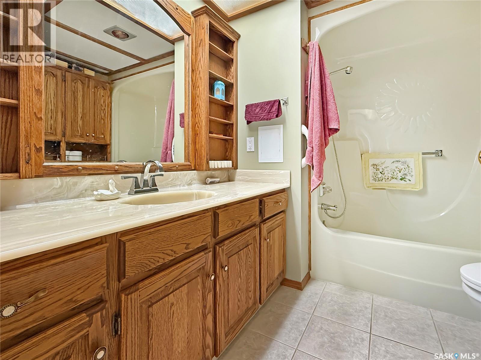 8 275 Alpine Crescent, Swift Current, SK - Indoor Photo Showing Bathroom