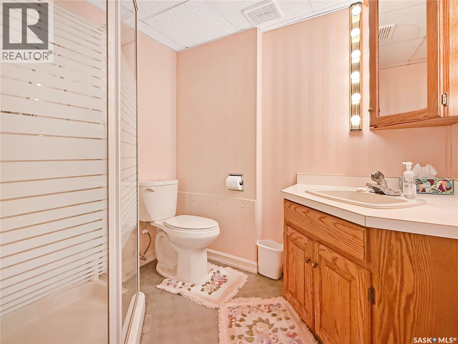 8 275 Alpine Crescent, Swift Current, SK - Indoor Photo Showing Bathroom