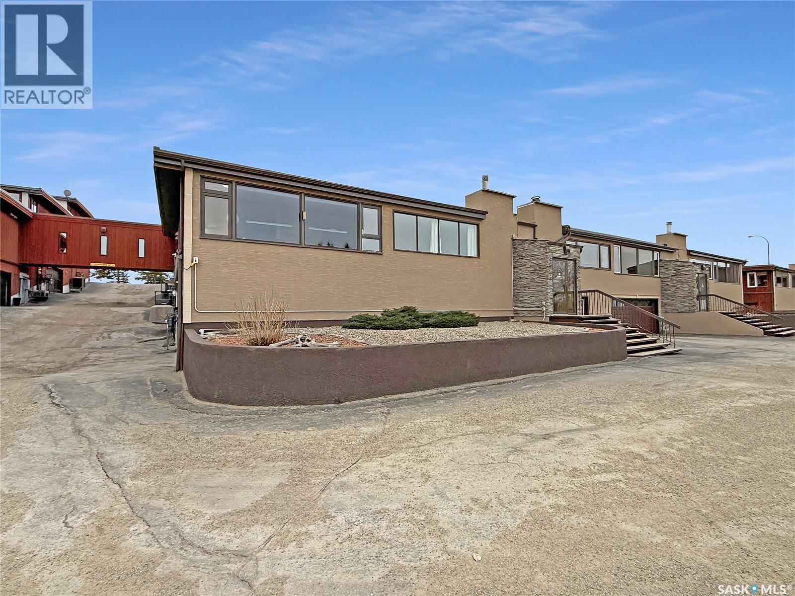 8 275 Alpine Crescent, Swift Current, SK - Outdoor