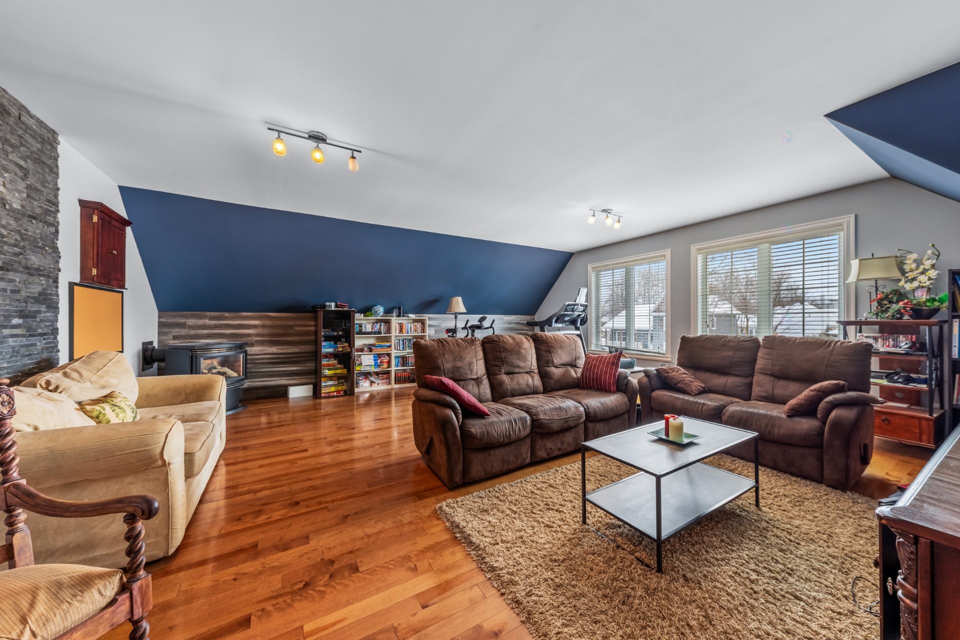 Salon - 329 Rue Daudelin, Farnham, QC - Indoor Photo Showing Living Room