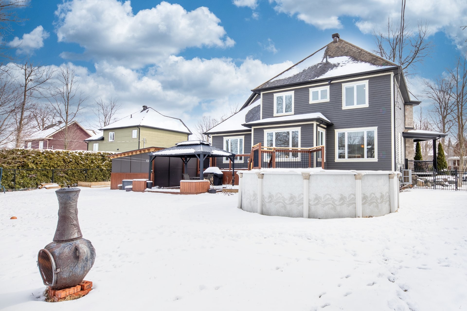 Face arrière - 329 Rue Daudelin, Farnham, QC - Outdoor With Above Ground Pool