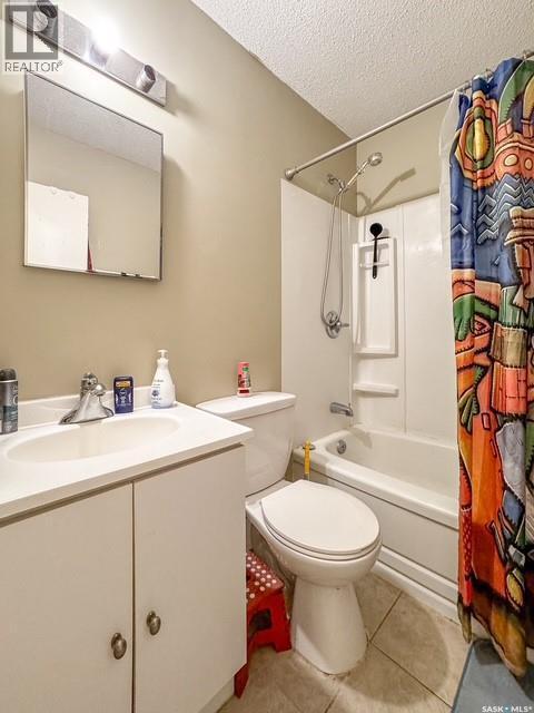 395 6Th Avenue Se, Swift Current, SK - Indoor Photo Showing Bathroom