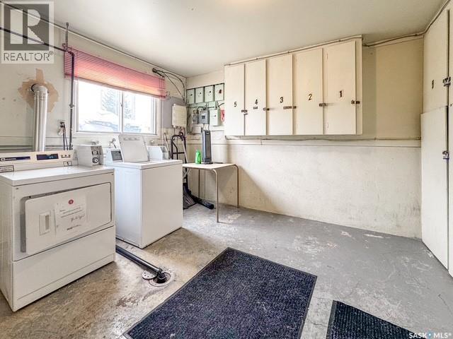 395 6Th Avenue Se, Swift Current, SK - Indoor Photo Showing Laundry Room