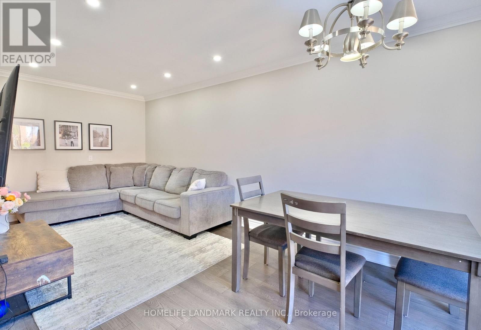 109 Tangmere Crescent, Markham, ON - Indoor Photo Showing Living Room