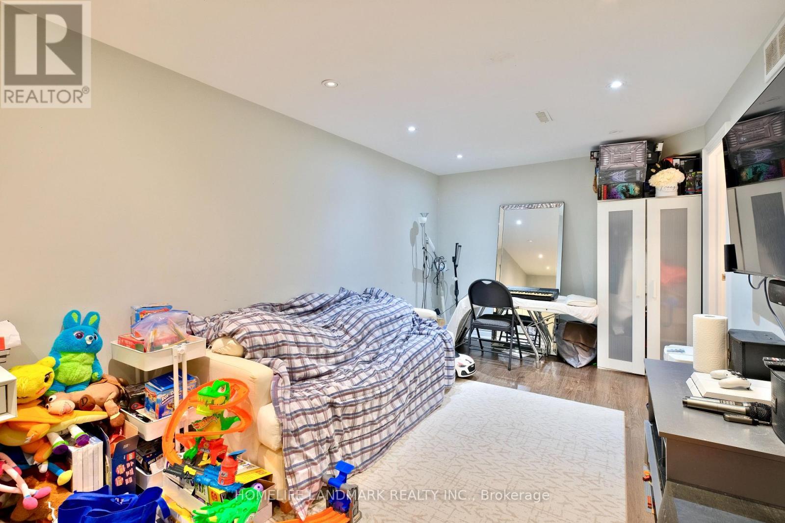 109 Tangmere Crescent, Markham, ON - Indoor Photo Showing Bedroom