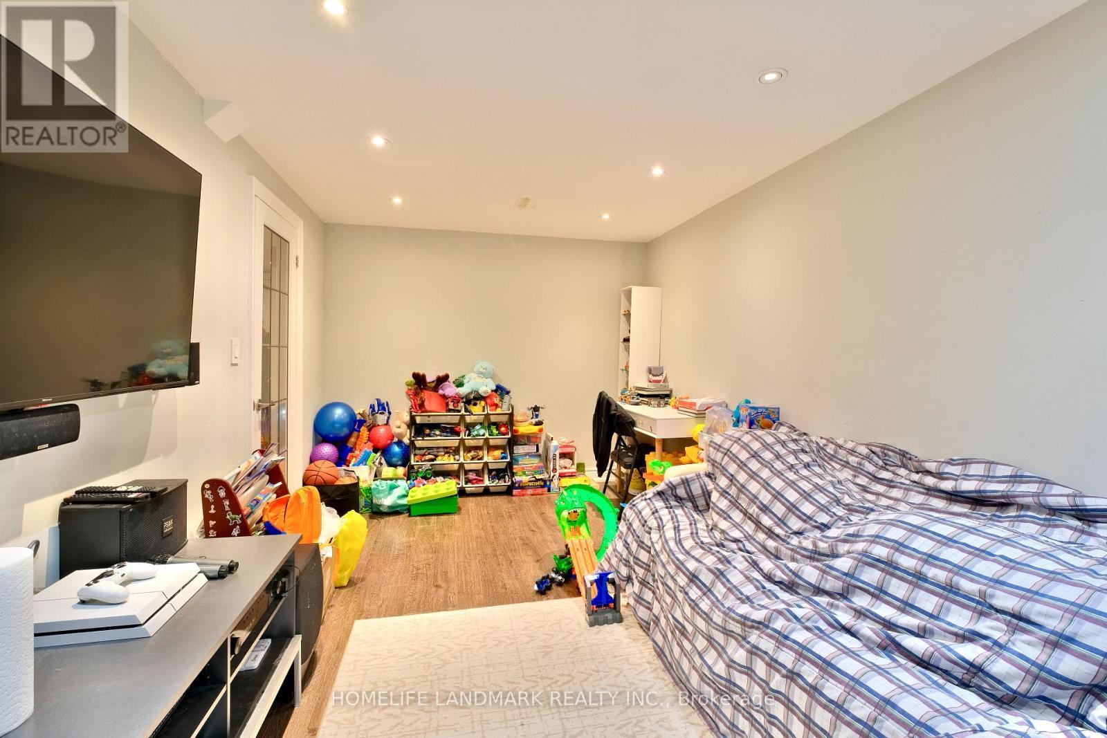 109 Tangmere Crescent, Markham, ON - Indoor Photo Showing Bedroom