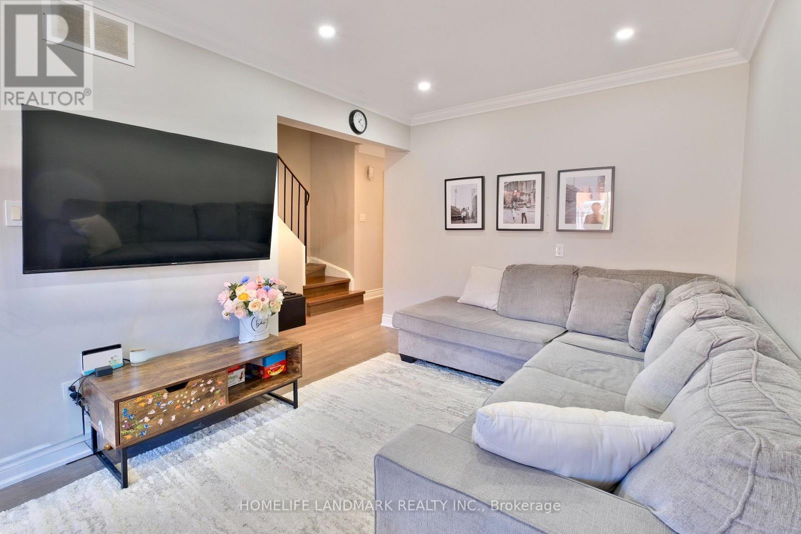 109 Tangmere Crescent, Markham, ON - Indoor Photo Showing Living Room