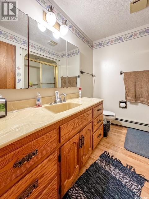 216 15Th Avenue Ne, Swift Current, SK - Indoor Photo Showing Bathroom