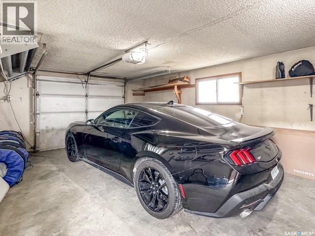 216 15Th Avenue Ne, Swift Current, SK - Indoor Photo Showing Garage