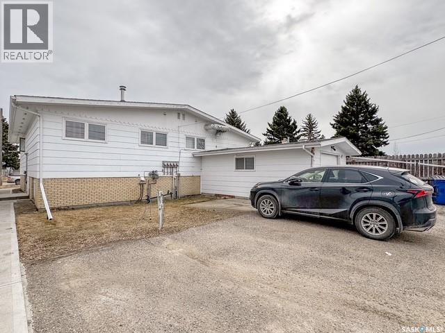 216 15Th Avenue Ne, Swift Current, SK - Outdoor