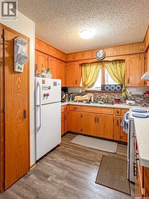 216 15Th Avenue Ne, Swift Current, SK - Indoor Photo Showing Kitchen