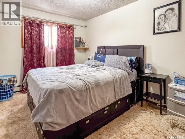 216 15Th Avenue Ne, Swift Current, SK - Indoor Photo Showing Bedroom