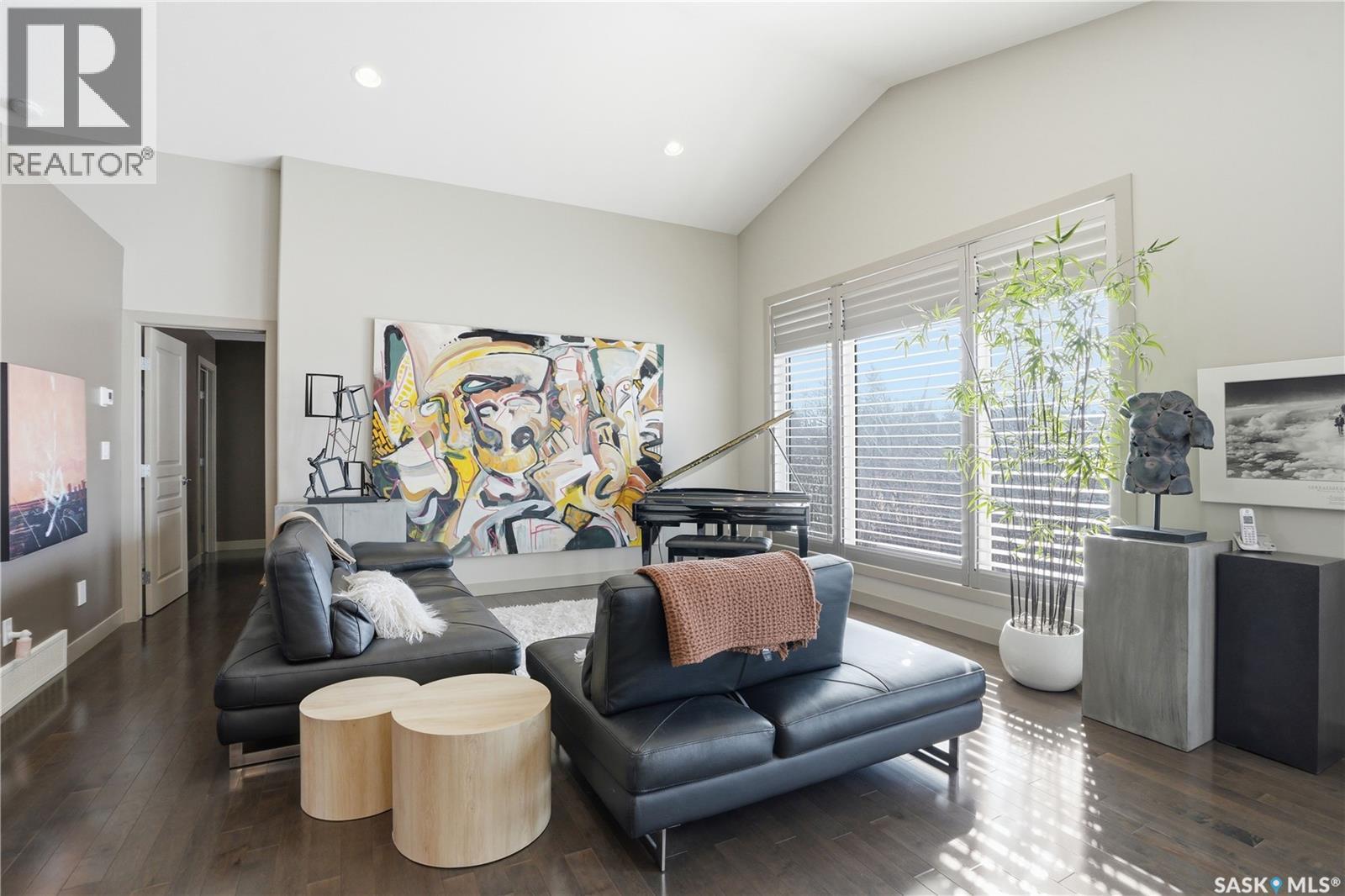 102 802 Heritage Crescent, Saskatoon, SK - Indoor Photo Showing Living Room