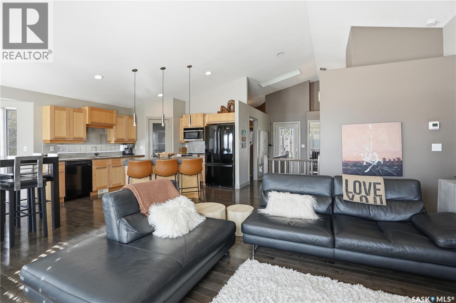 102 802 Heritage Crescent, Saskatoon, SK - Indoor Photo Showing Living Room