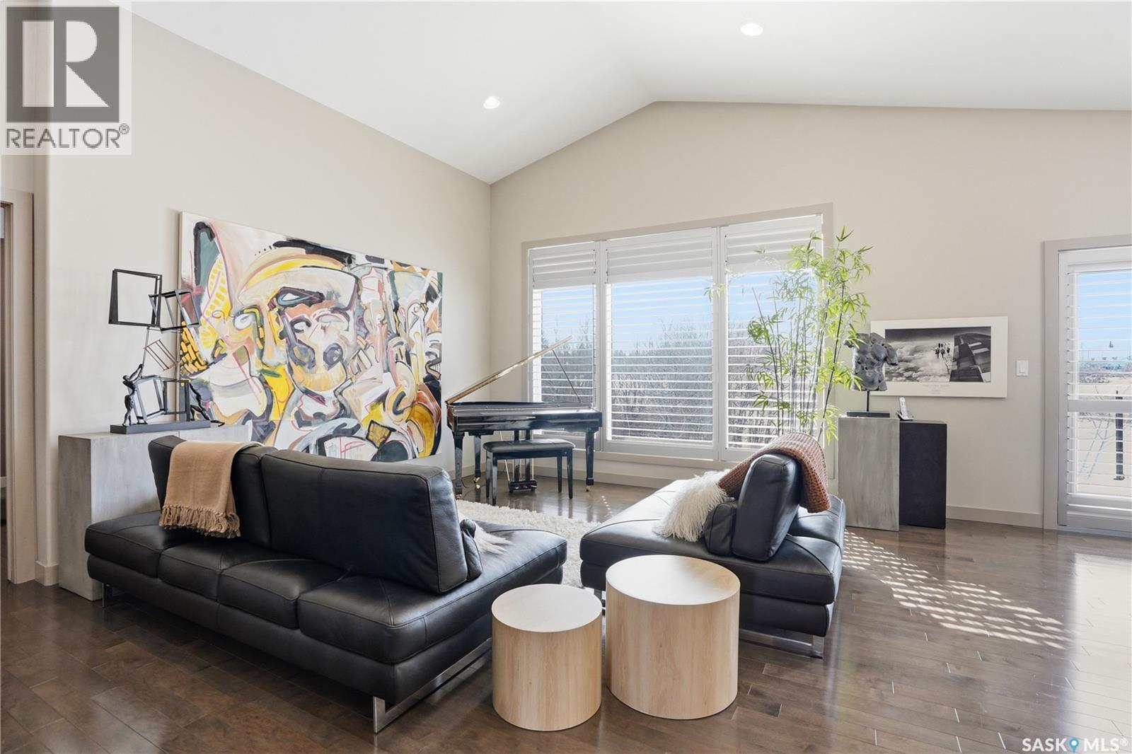 102 802 Heritage Crescent, Saskatoon, SK - Indoor Photo Showing Living Room