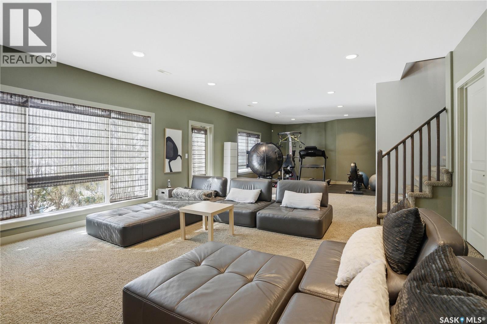 102 802 Heritage Crescent, Saskatoon, SK - Indoor Photo Showing Living Room