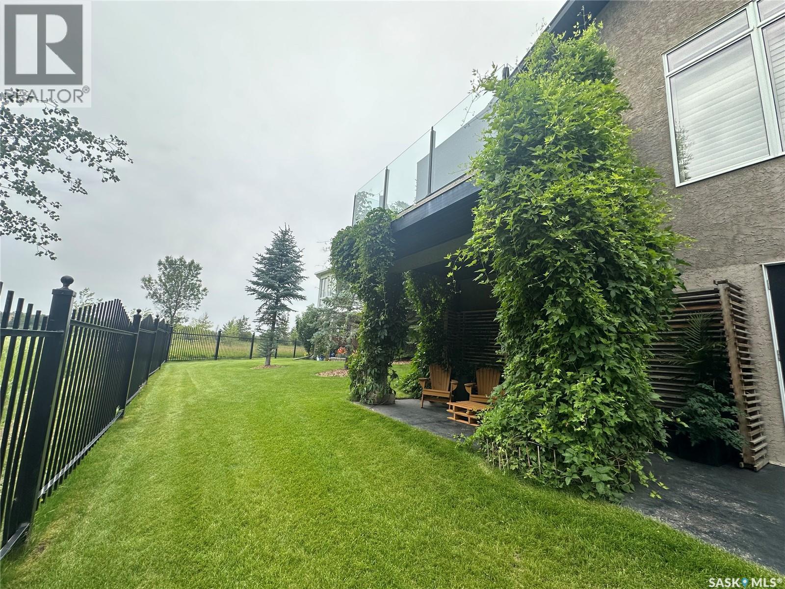 102 802 Heritage Crescent, Saskatoon, SK - Outdoor