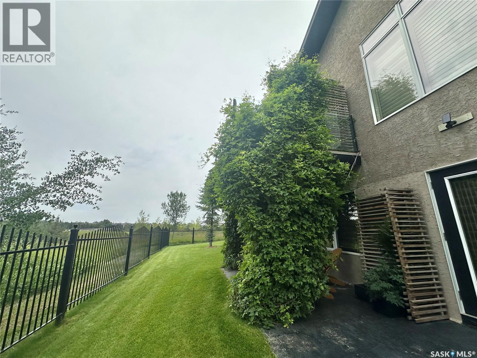 102 802 Heritage Crescent, Saskatoon, SK - Outdoor