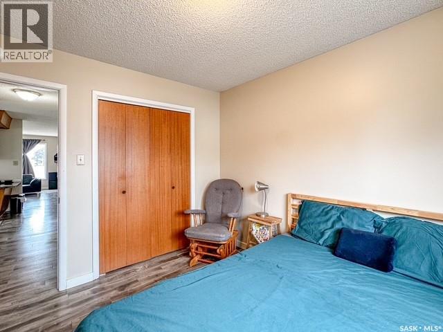 947 & 957 Connaught Drive, Swift Current, SK - Indoor Photo Showing Bedroom