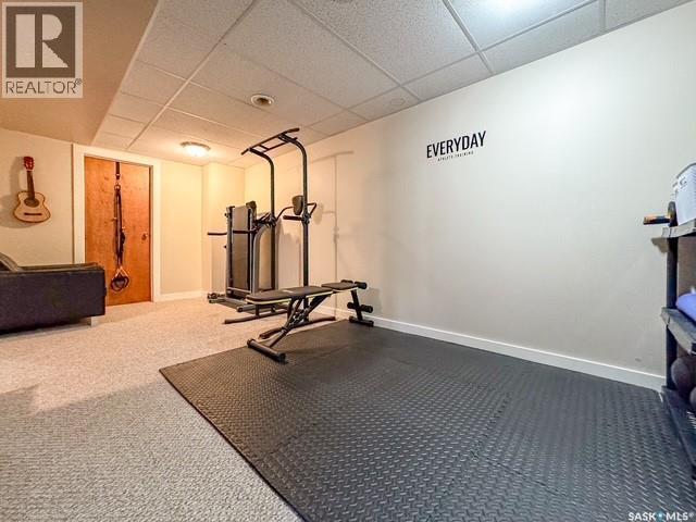 947 & 957 Connaught Drive, Swift Current, SK - Indoor Photo Showing Gym Room