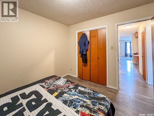 947 & 957 Connaught Drive, Swift Current, SK - Indoor Photo Showing Bedroom