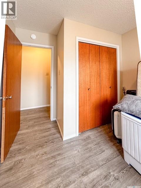 947 & 957 Connaught Drive, Swift Current, SK - Indoor Photo Showing Bedroom