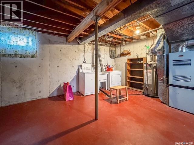 947 & 957 Connaught Drive, Swift Current, SK - Indoor Photo Showing Basement