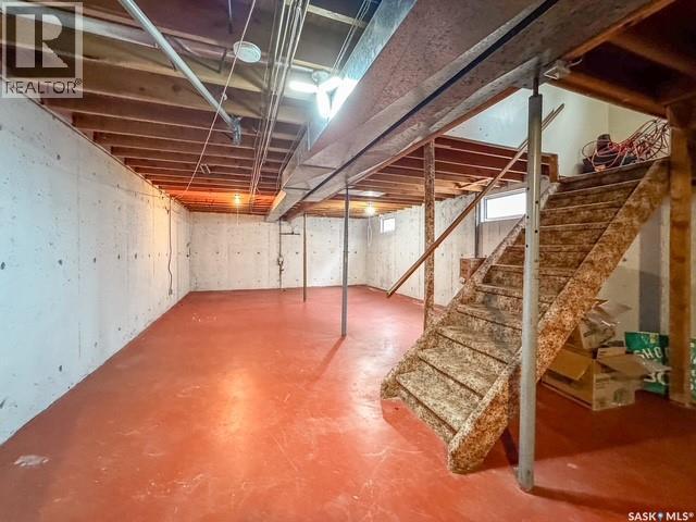 947 & 957 Connaught Drive, Swift Current, SK - Indoor