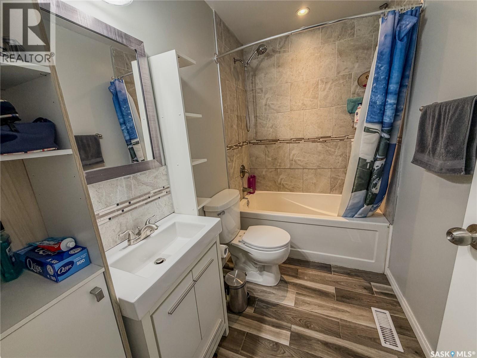 210 Wells Avenue E, Langenburg, SK - Indoor Photo Showing Bathroom