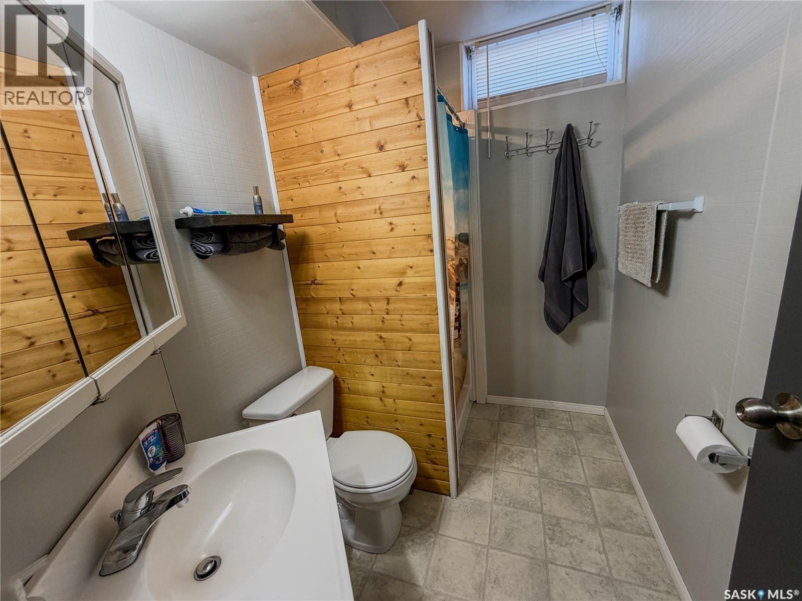 210 Wells Avenue E, Langenburg, SK - Indoor Photo Showing Bathroom