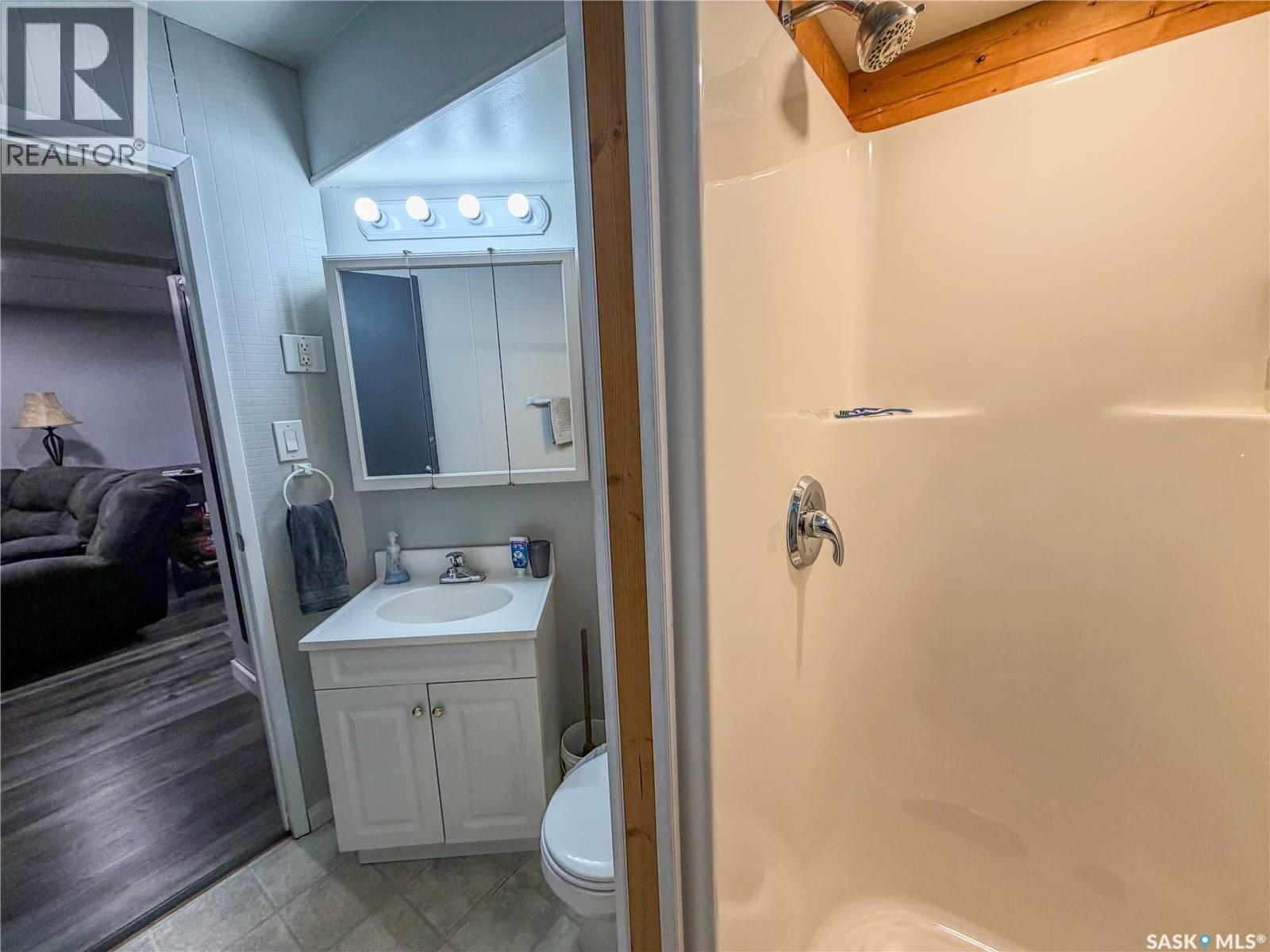 210 Wells Avenue E, Langenburg, SK - Indoor Photo Showing Bathroom