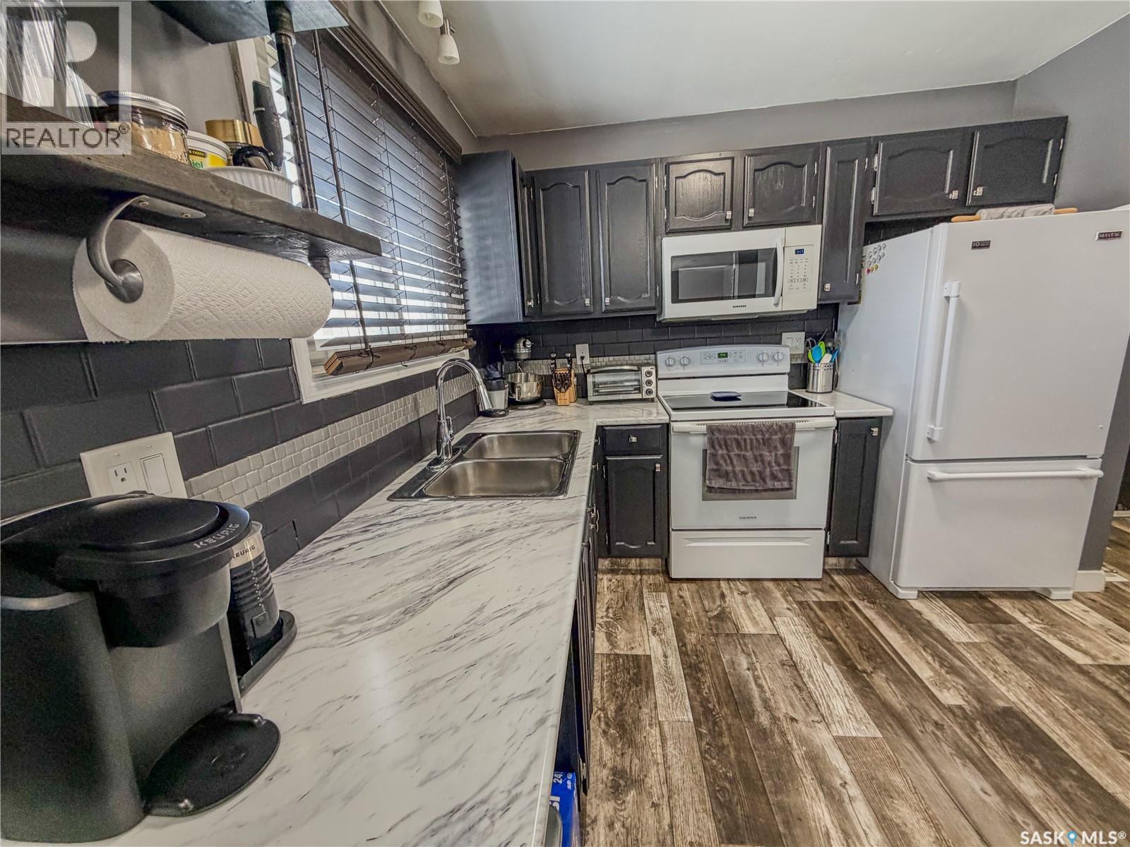 210 Wells Avenue E, Langenburg, SK - Indoor Photo Showing Kitchen With Double Sink