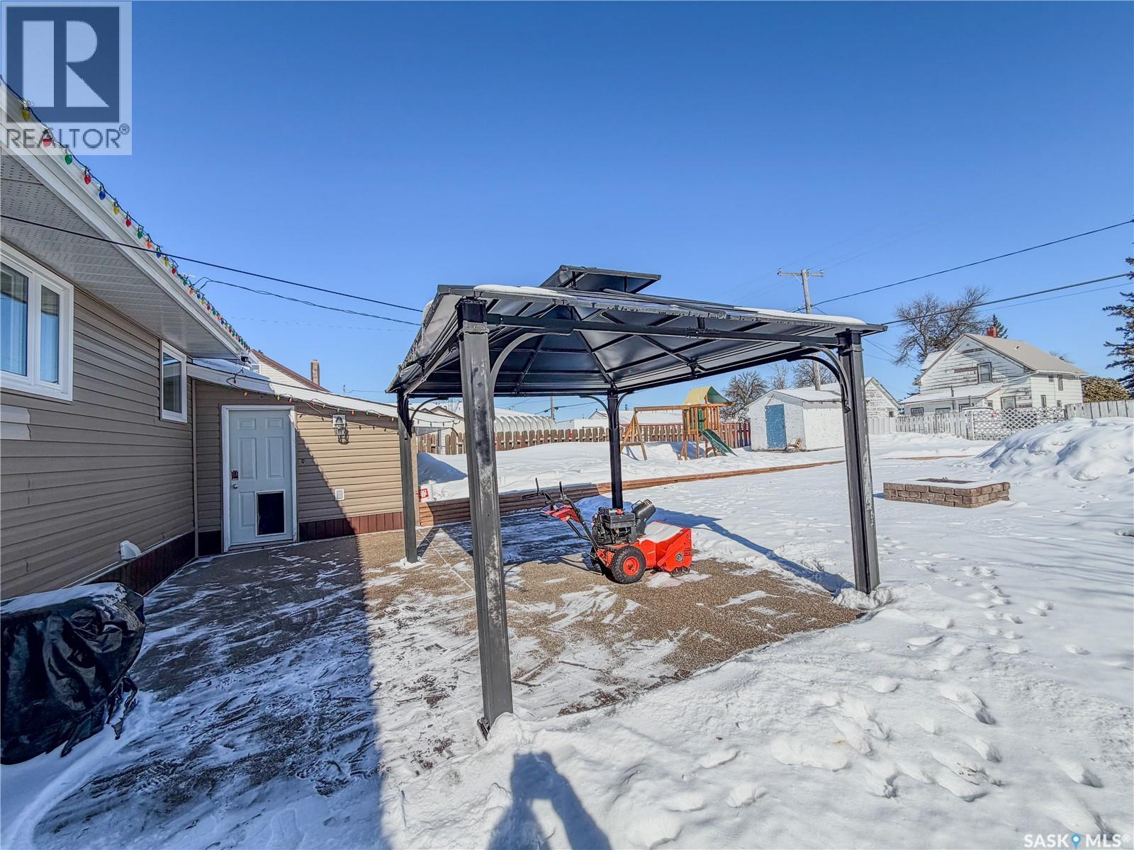 210 Wells Avenue E, Langenburg, SK - Outdoor