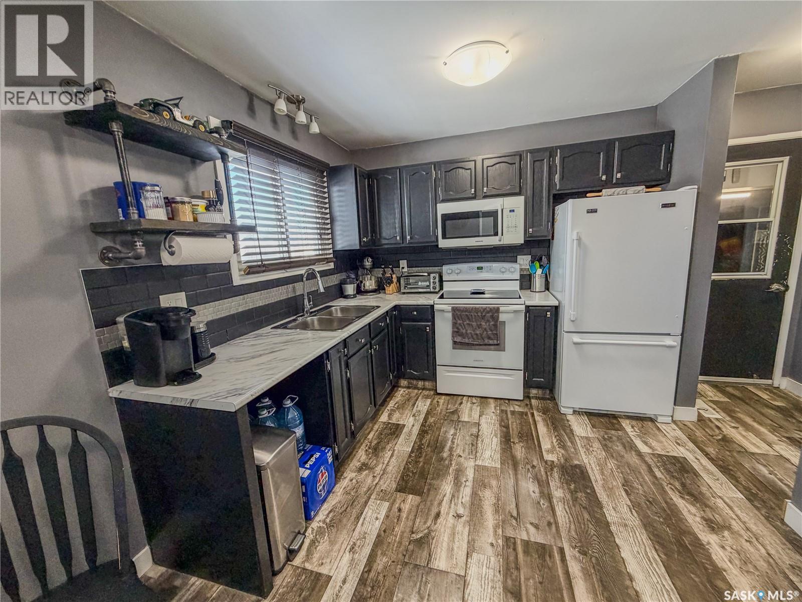 210 Wells Avenue E, Langenburg, SK - Indoor Photo Showing Kitchen With Double Sink