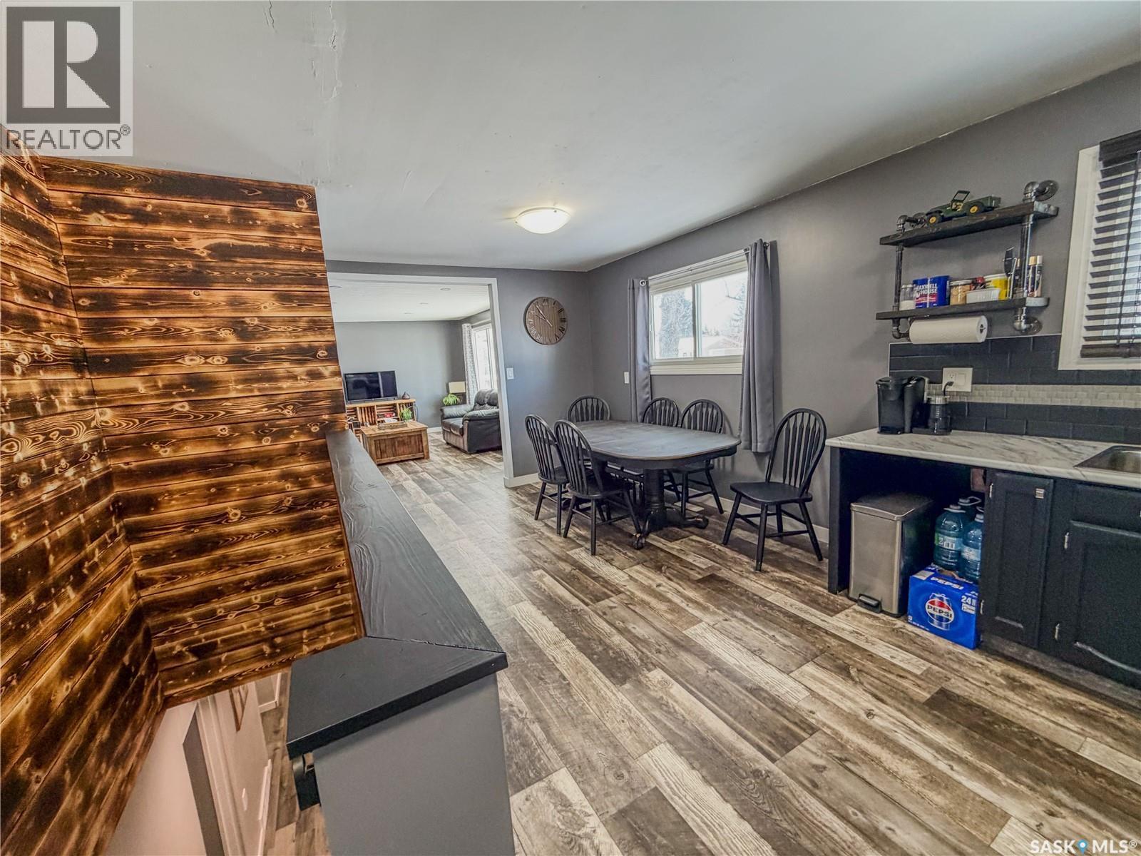 210 Wells Avenue E, Langenburg, SK - Indoor Photo Showing Living Room