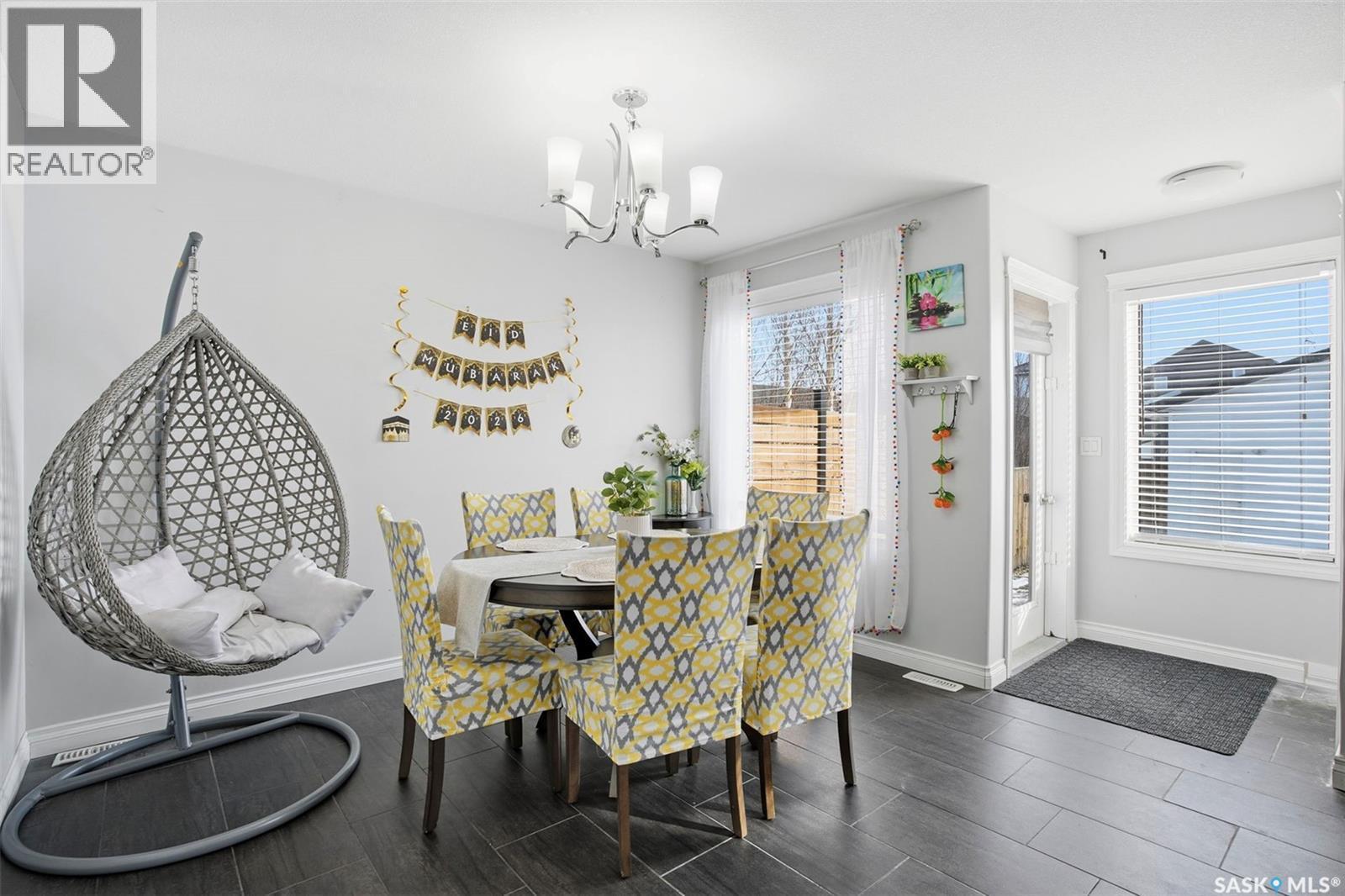 215 Wyant Lane, Saskatoon, SK - Indoor Photo Showing Dining Room